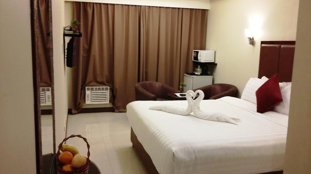 Jmm Apartment Suites Манила Екстериор снимка